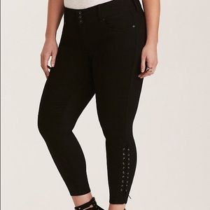 TORRID LACE-UP JEGGING - BLACK WASH